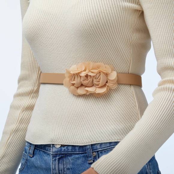 NEW LELE SADOUGHI petunia flower belt in bisque - Picture 2 of 2